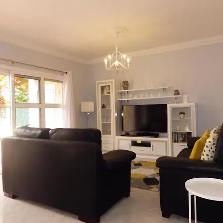Daire 2 Bedroom Apt With Large Garden In Golf Del Sur San Miguel de Abona