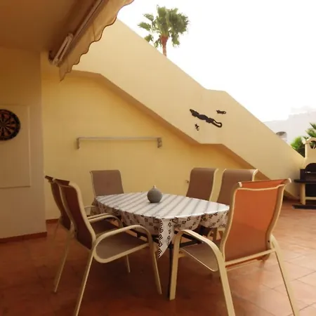 2 Bedroom Apt With Large Garden In Golf Del Sur *