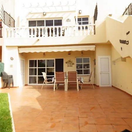 Daire 2 Bedroom Apt With Large Garden In Golf Del Sur San Miguel de Abona