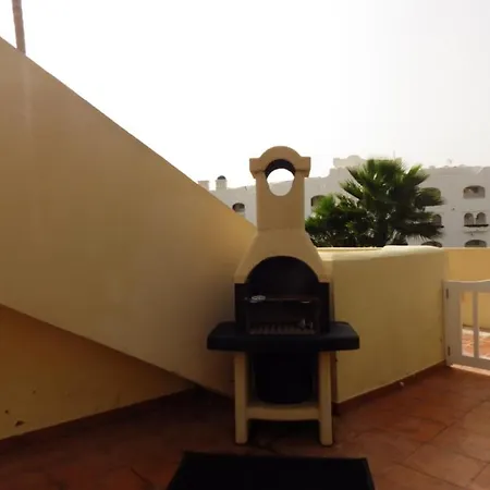 2 Bedroom Apt With Large Garden In Golf Del Sur Daire *