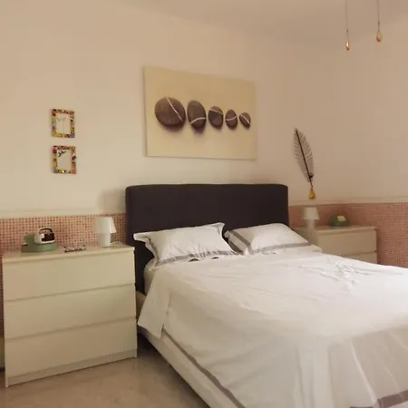 2 Bedroom Apt With Large Garden In Golf Del Sur Daire