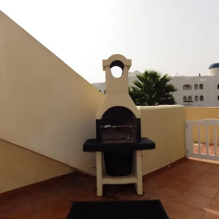2 Bedroom Apt With Large Garden In Golf Del Sur Apartmán